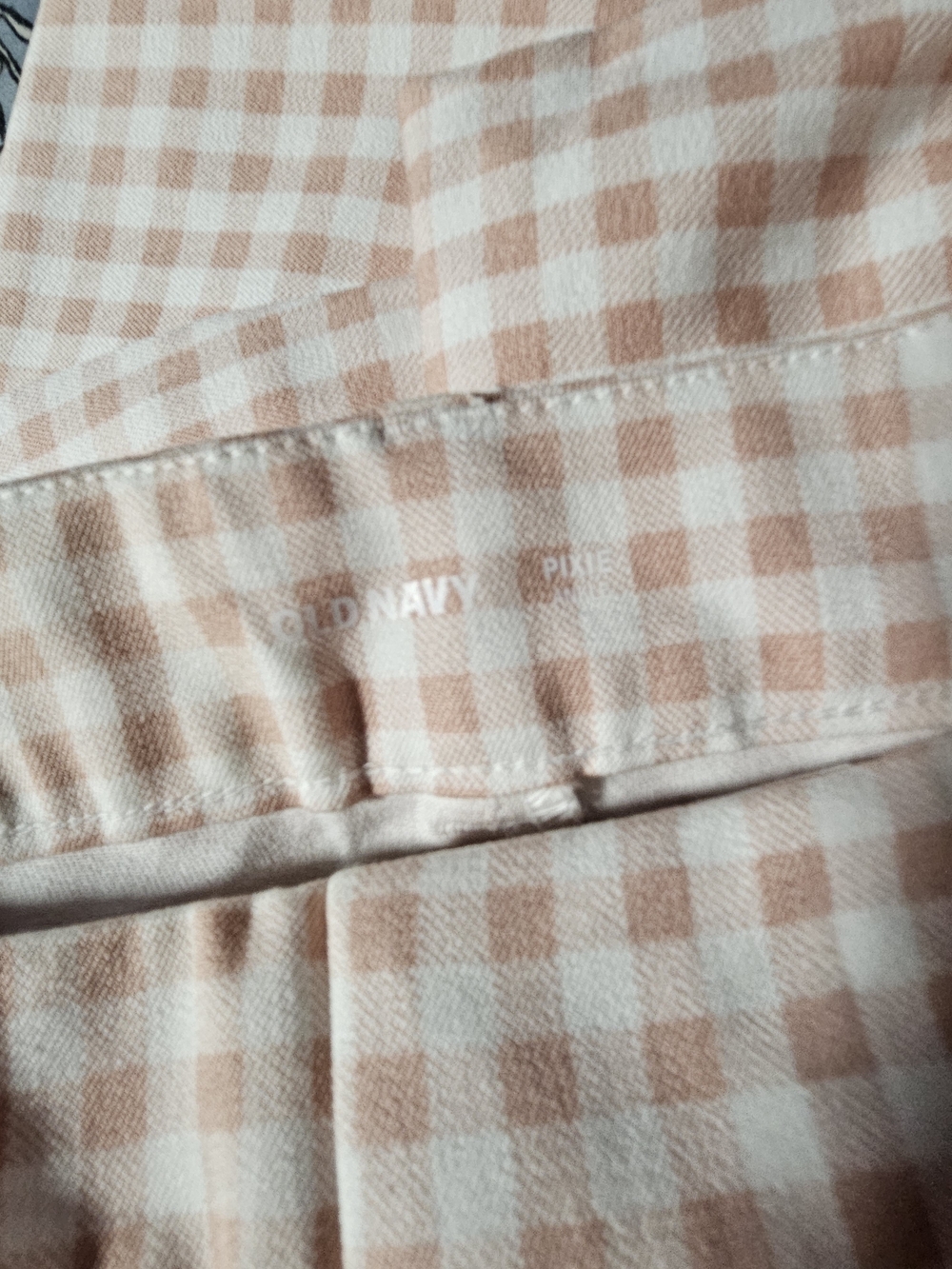 Old Navy Pink Gingham Women’s Pixie Pant - Picture 4 of 9